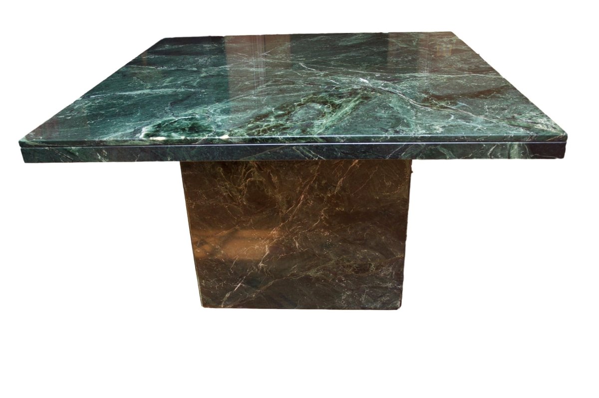 Стол из зеленого мрамора