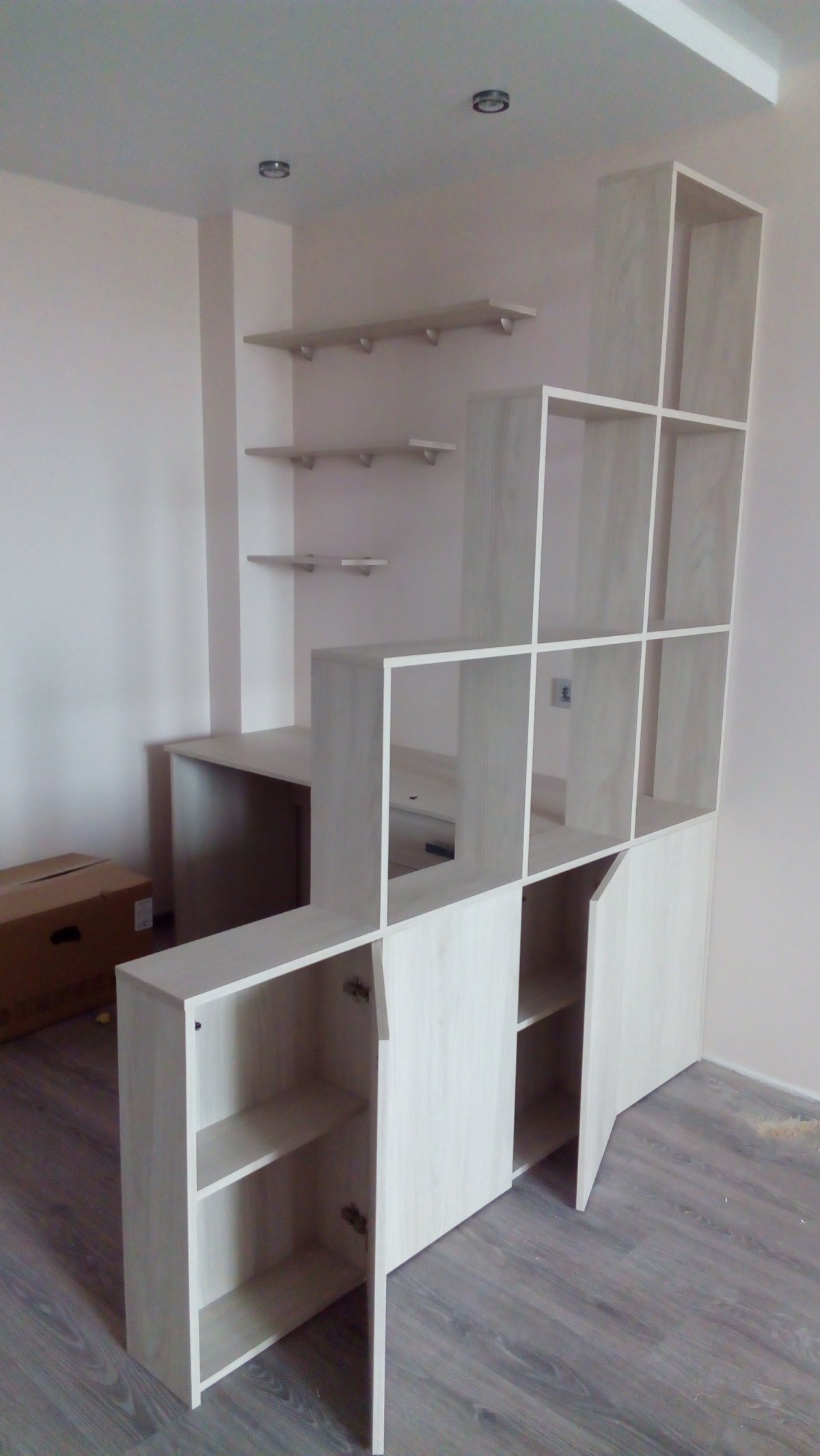 Стеллаж перегородка с ящиками