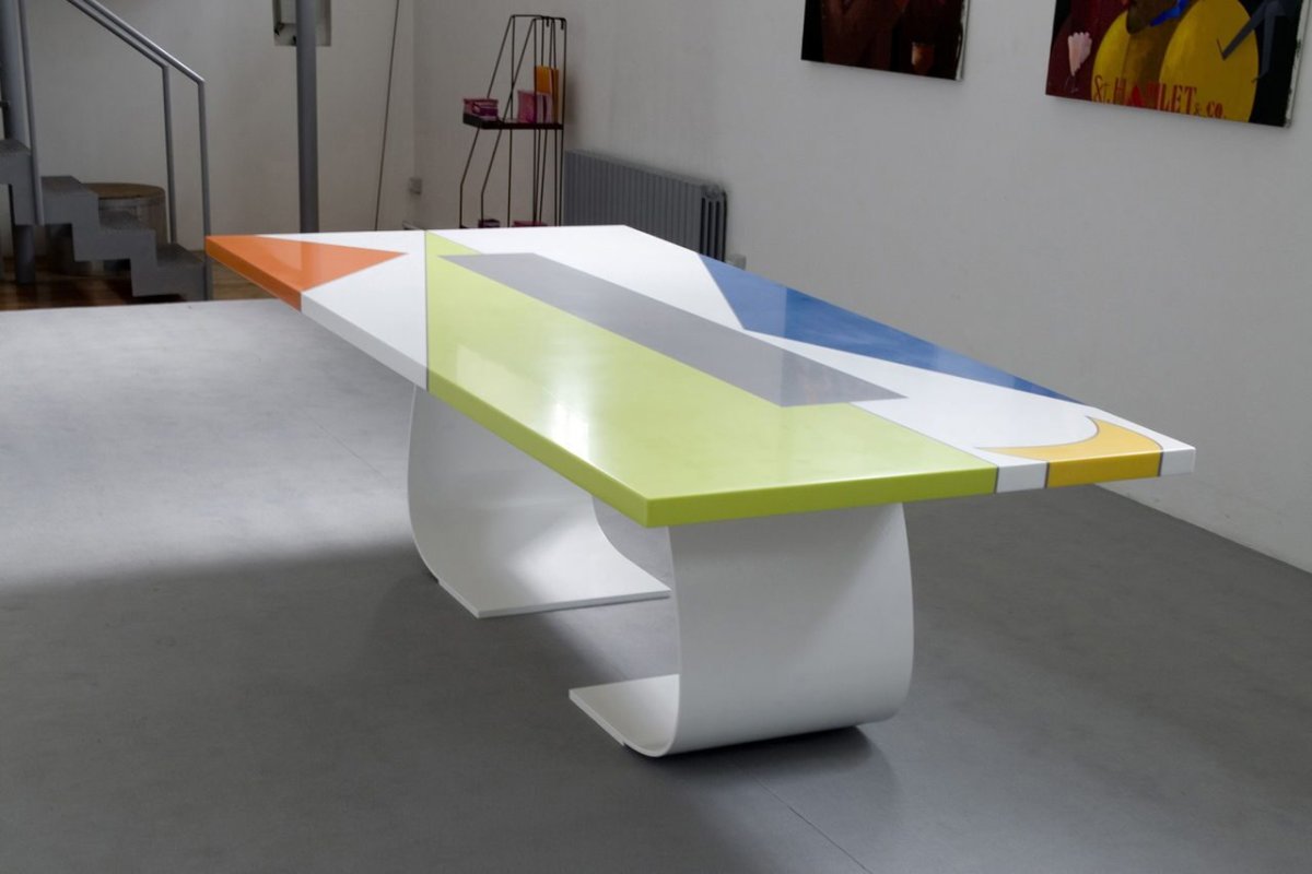 Стол из акрила
