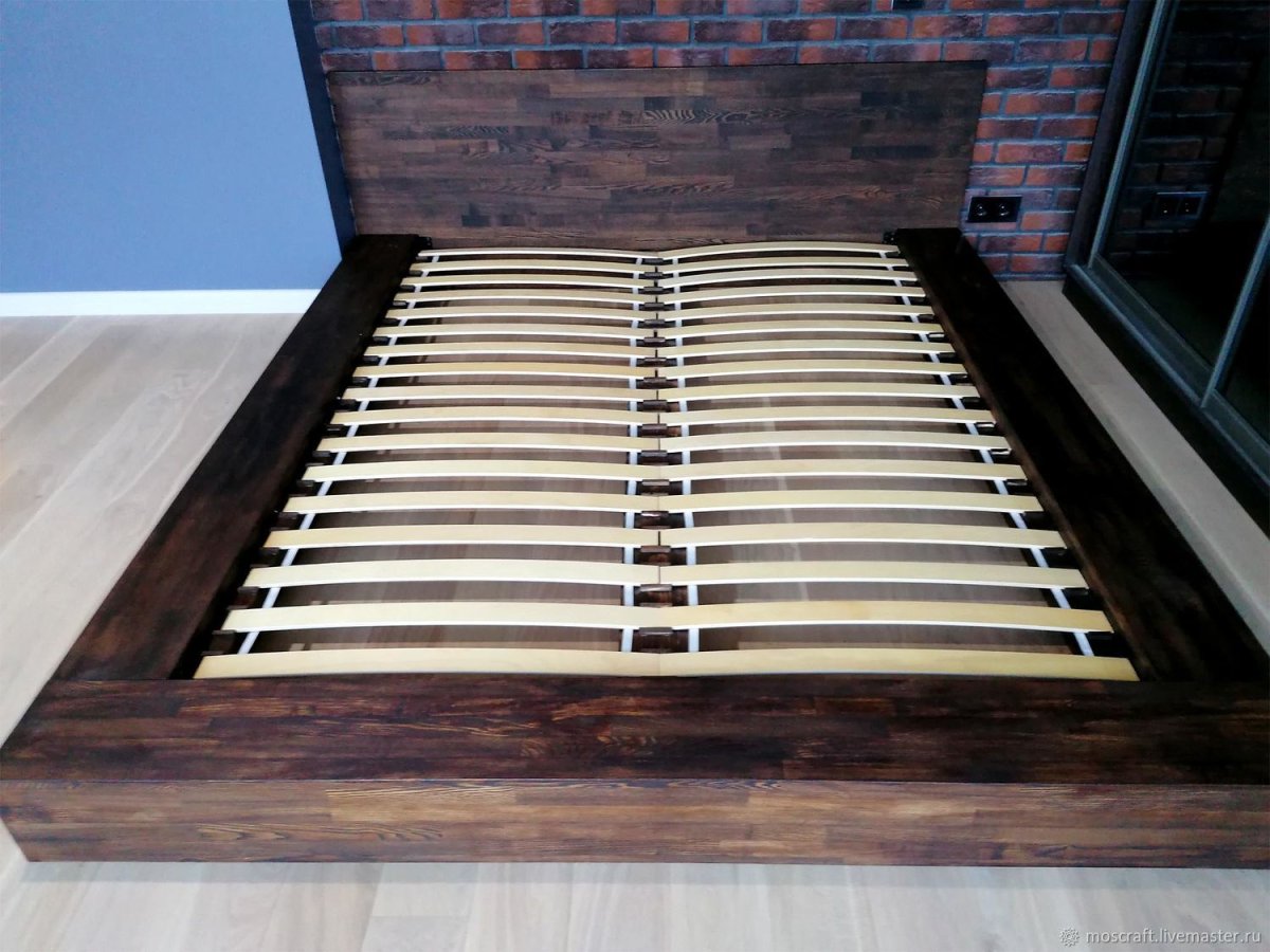 Деревянный каркас кровати
