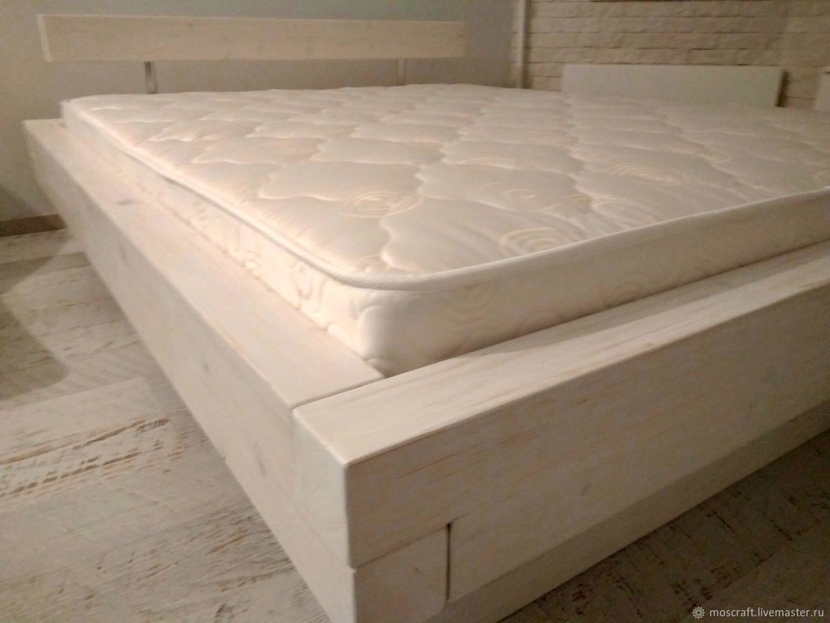 Кровать из пиломатериалов