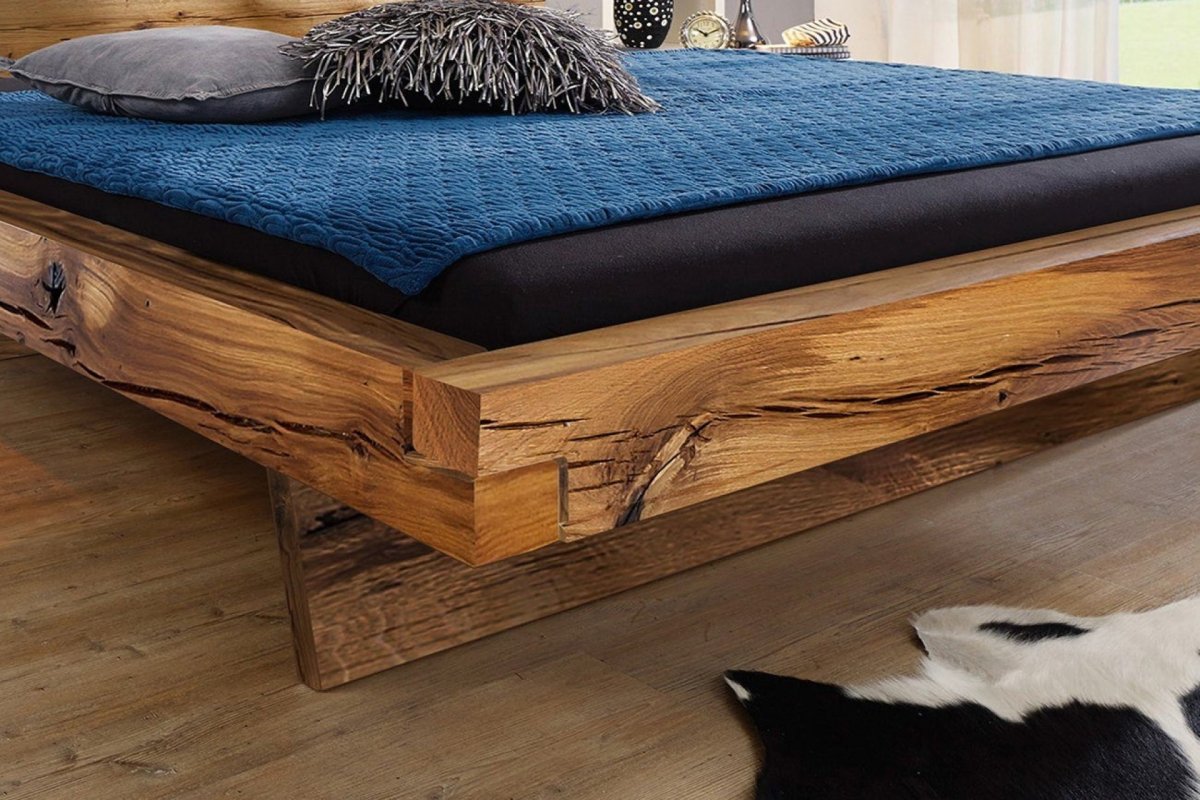 Кровать из дерева