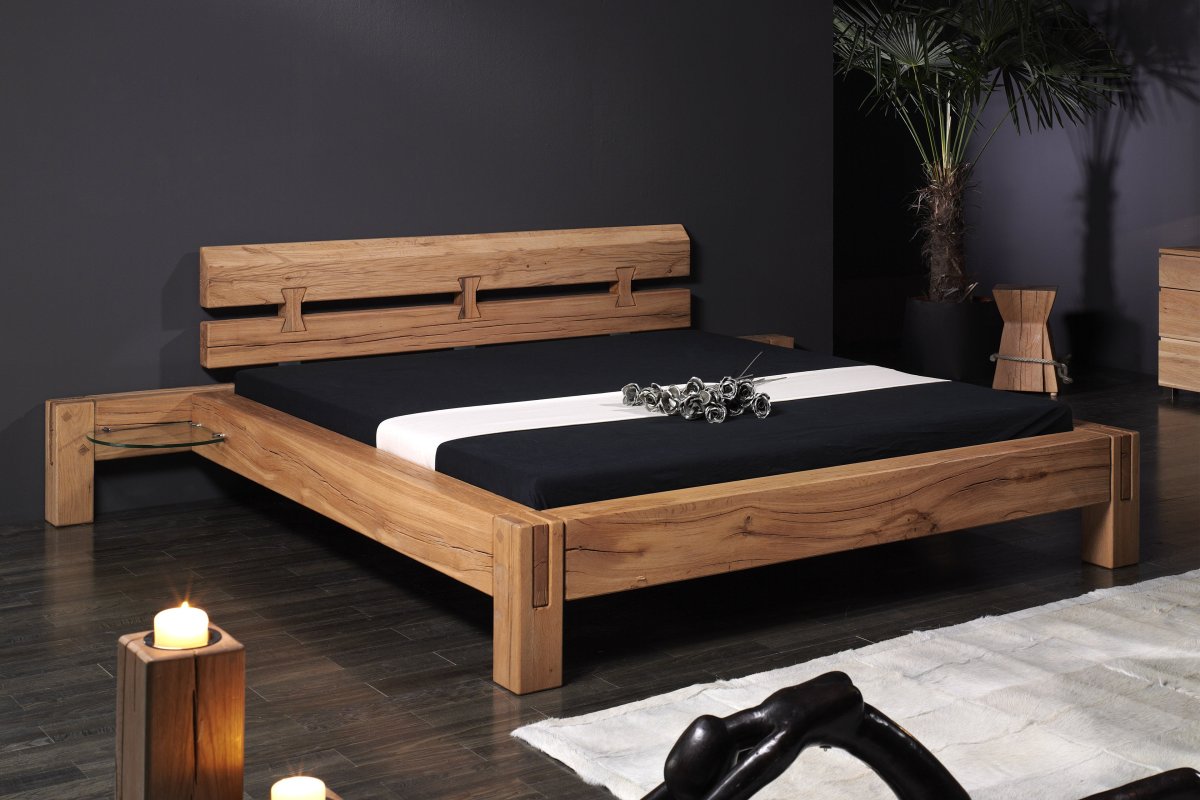 Кровать из дерева