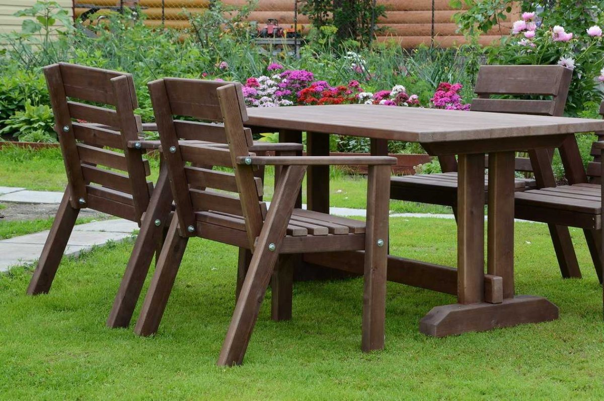 Уличный стол