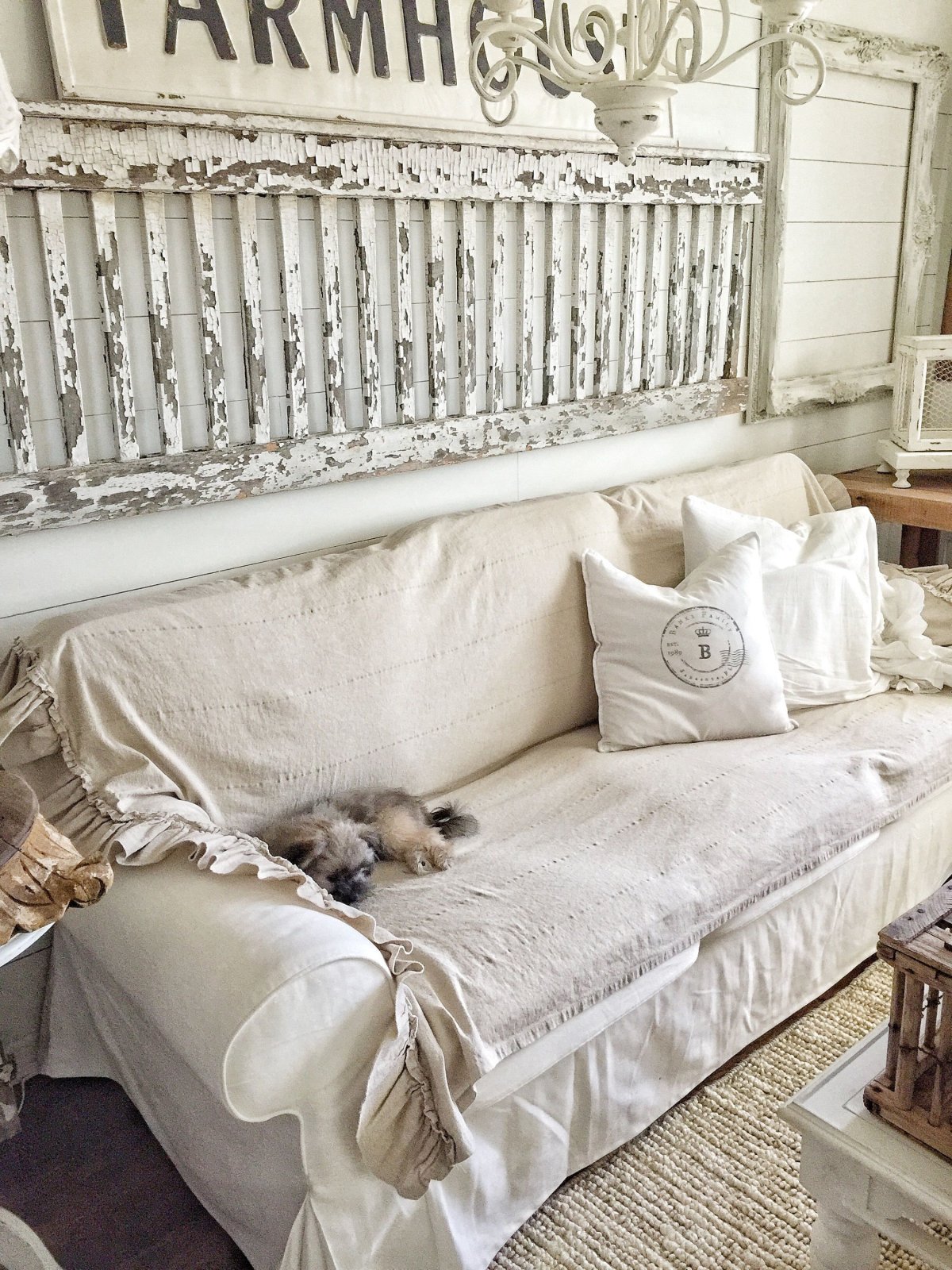 Диван в стиле шебби Шик