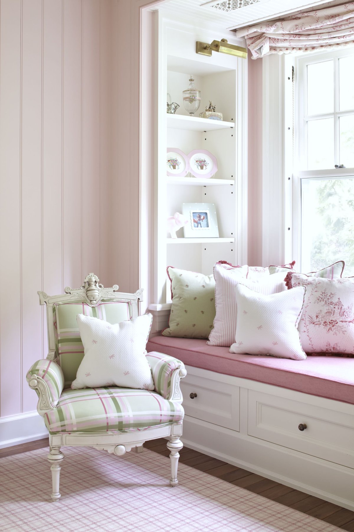 Комната для девочки в пастельных тонах