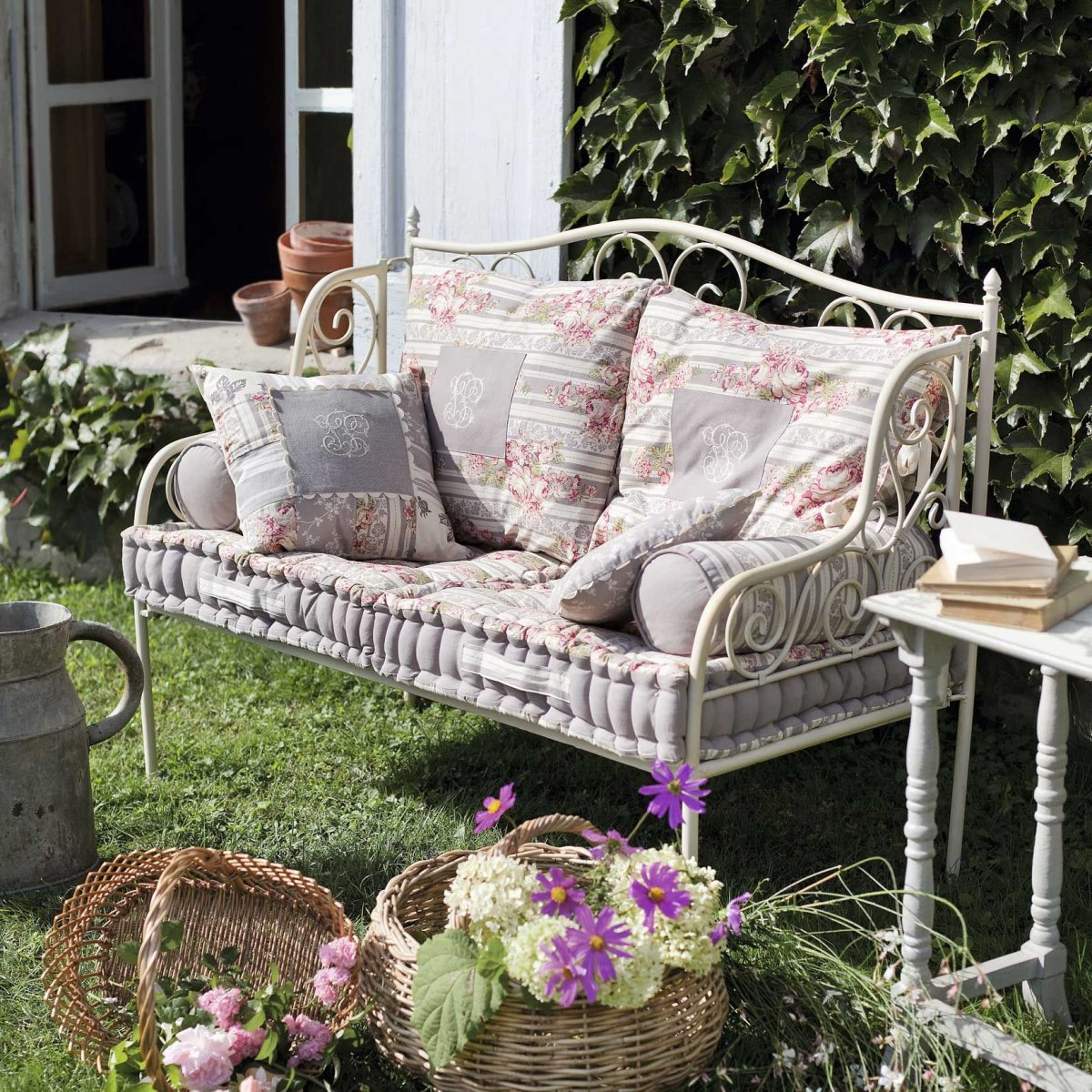 Садовая мебель во французском стиле