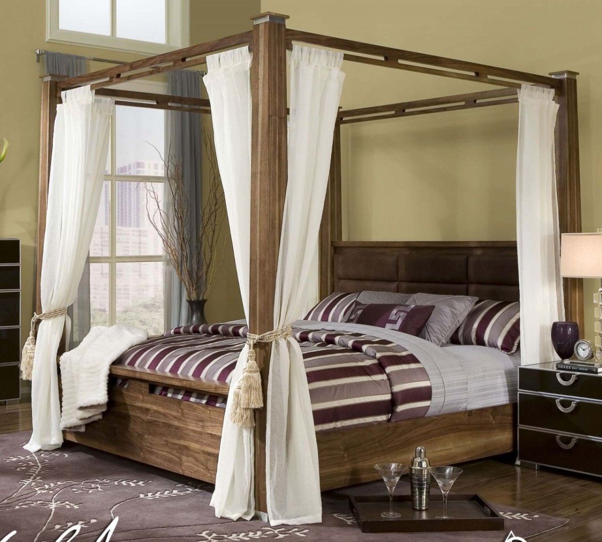 Кровать с балдахином в интерьере