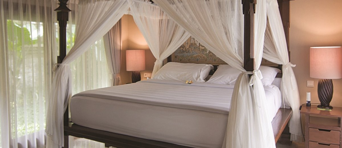 Кровать с балдахином двуспальная