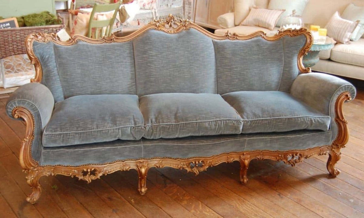 Диван в стиле Кантри