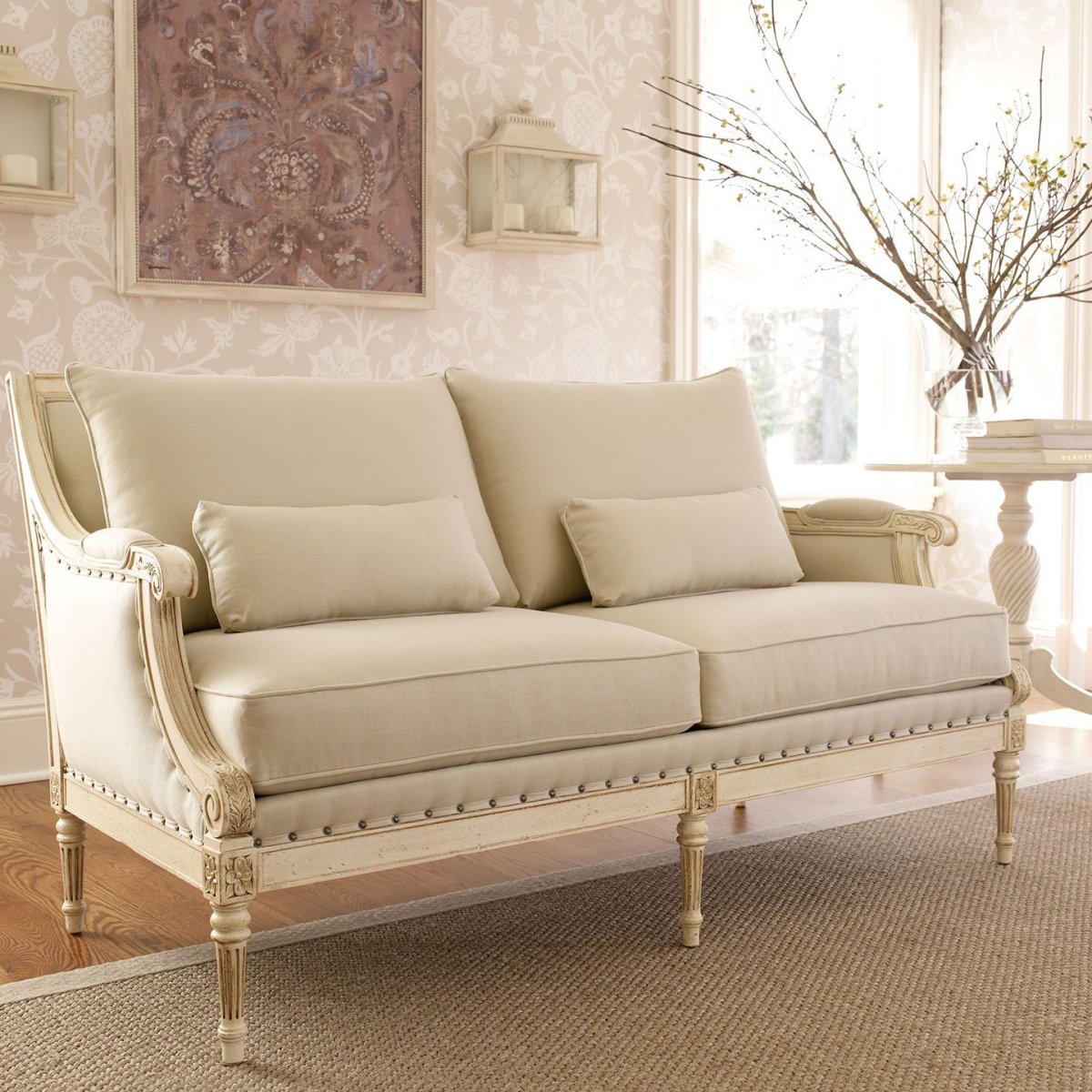 Диван в винтажном стиле