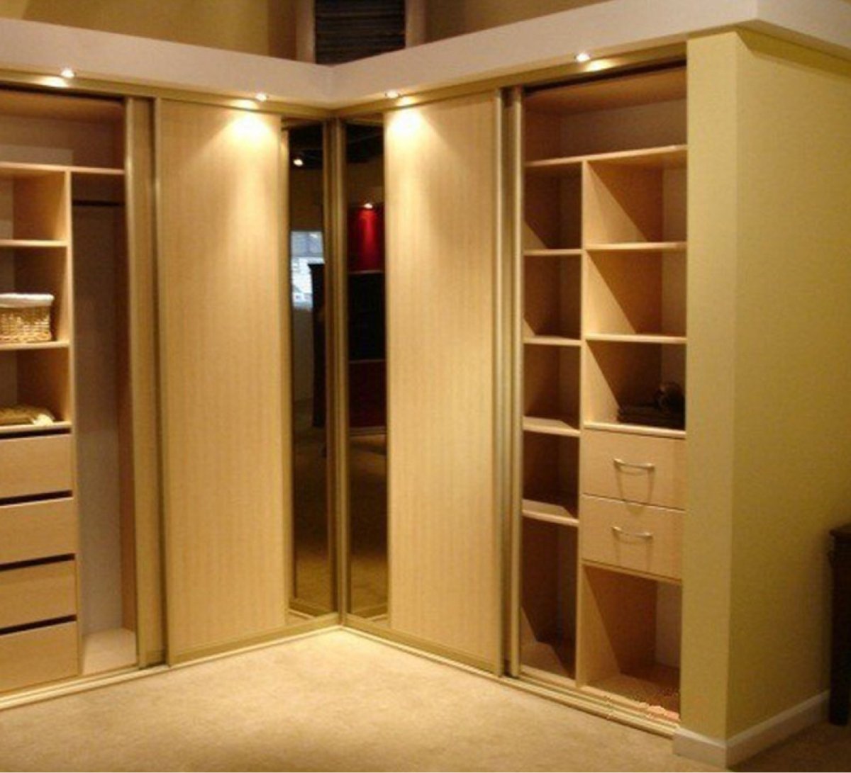Встроенные угловые шкафы
