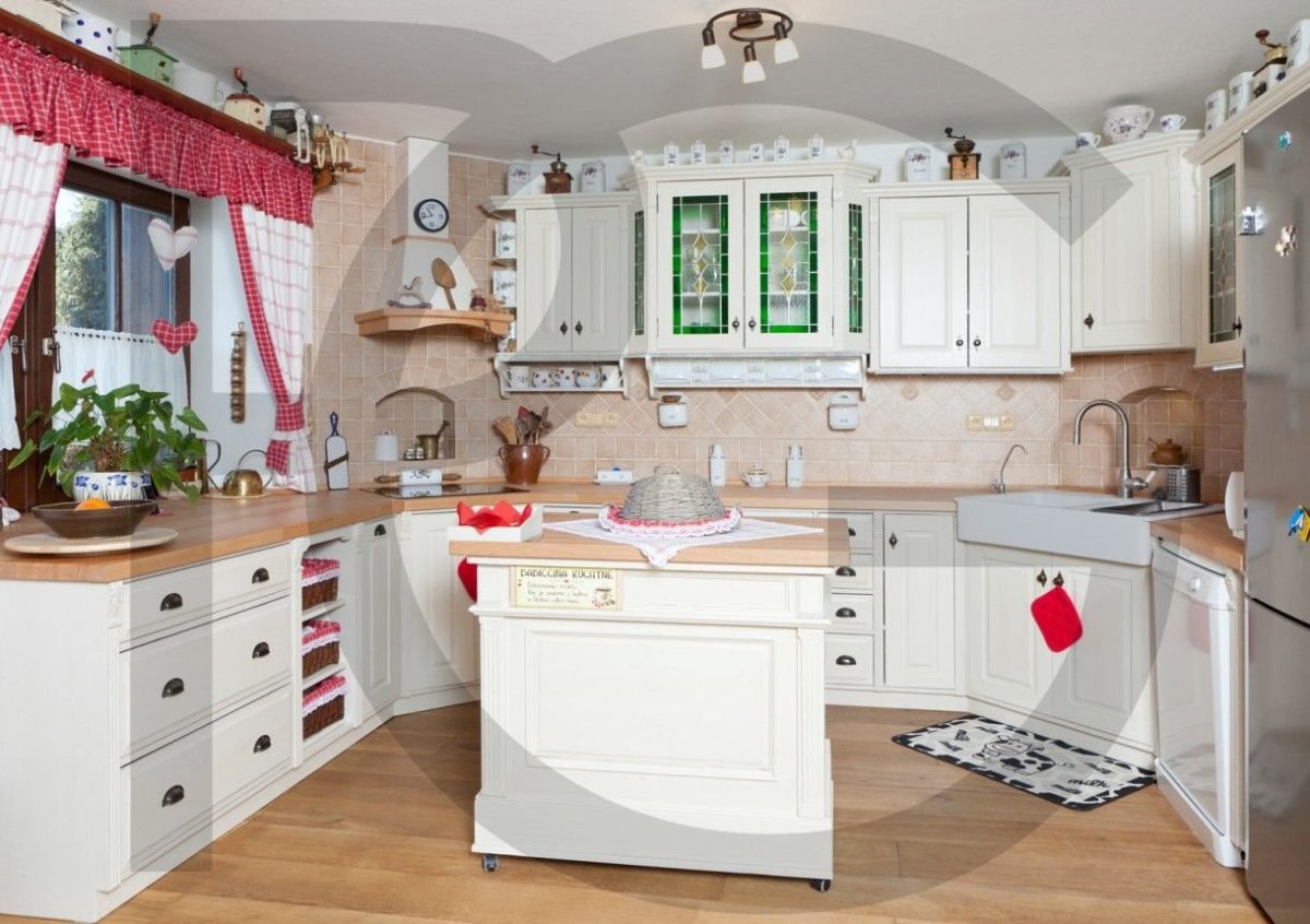 Кухня в стиле Прованс красного цвета