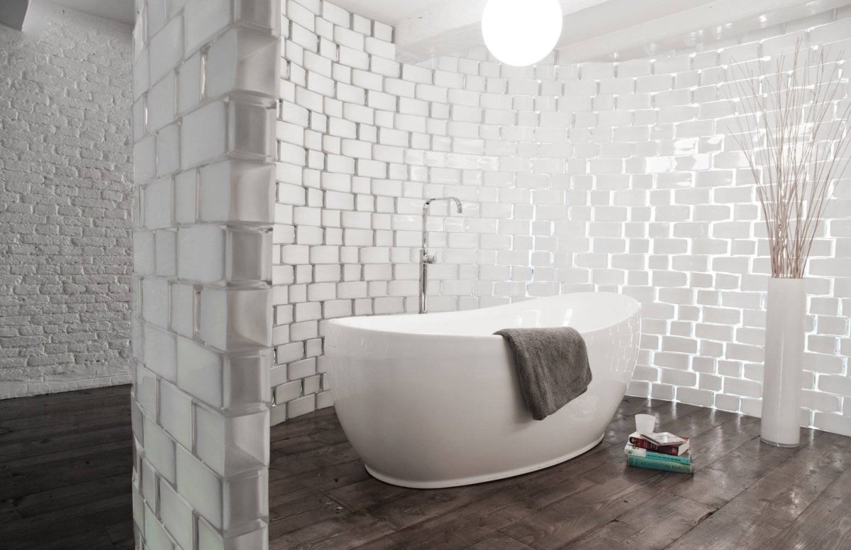 Стена из стеклянных кирпичей