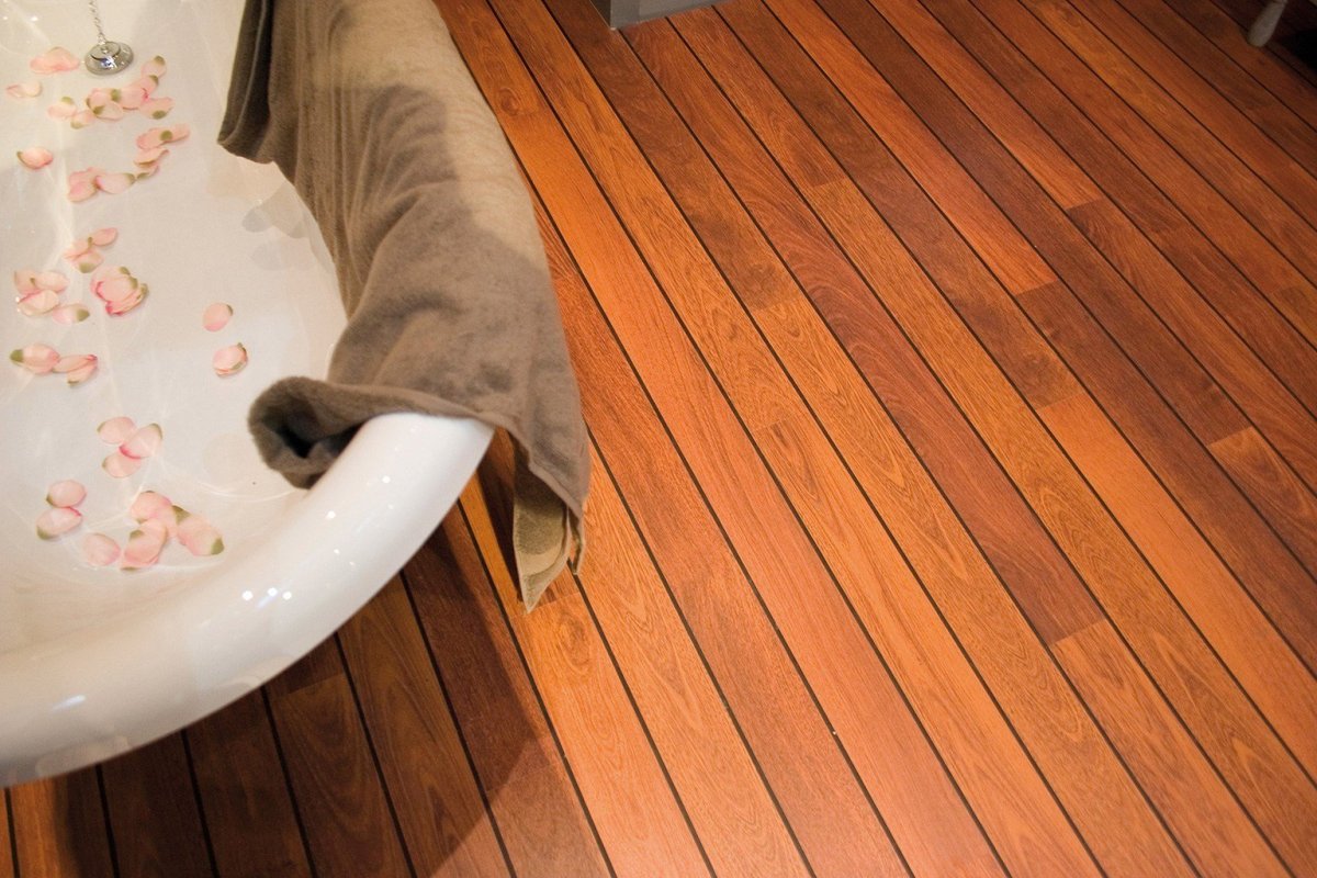 Деревянные напольные покрытия для ванной