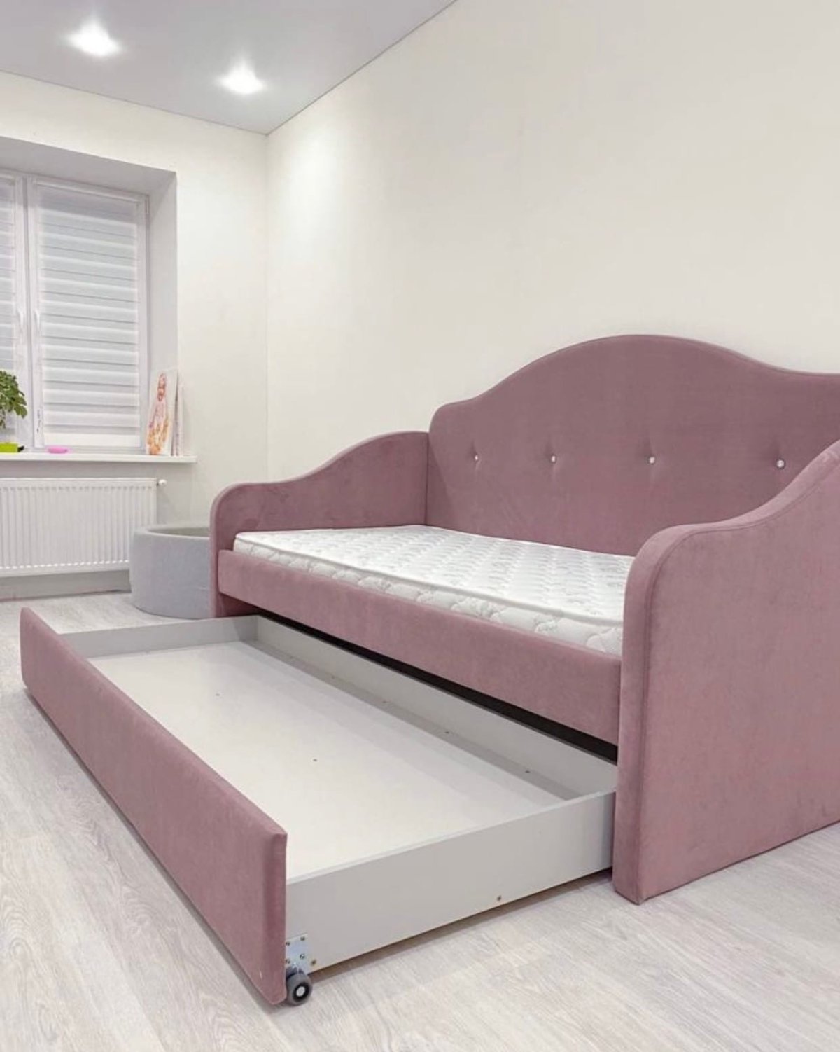 Кровать Сабрина корона