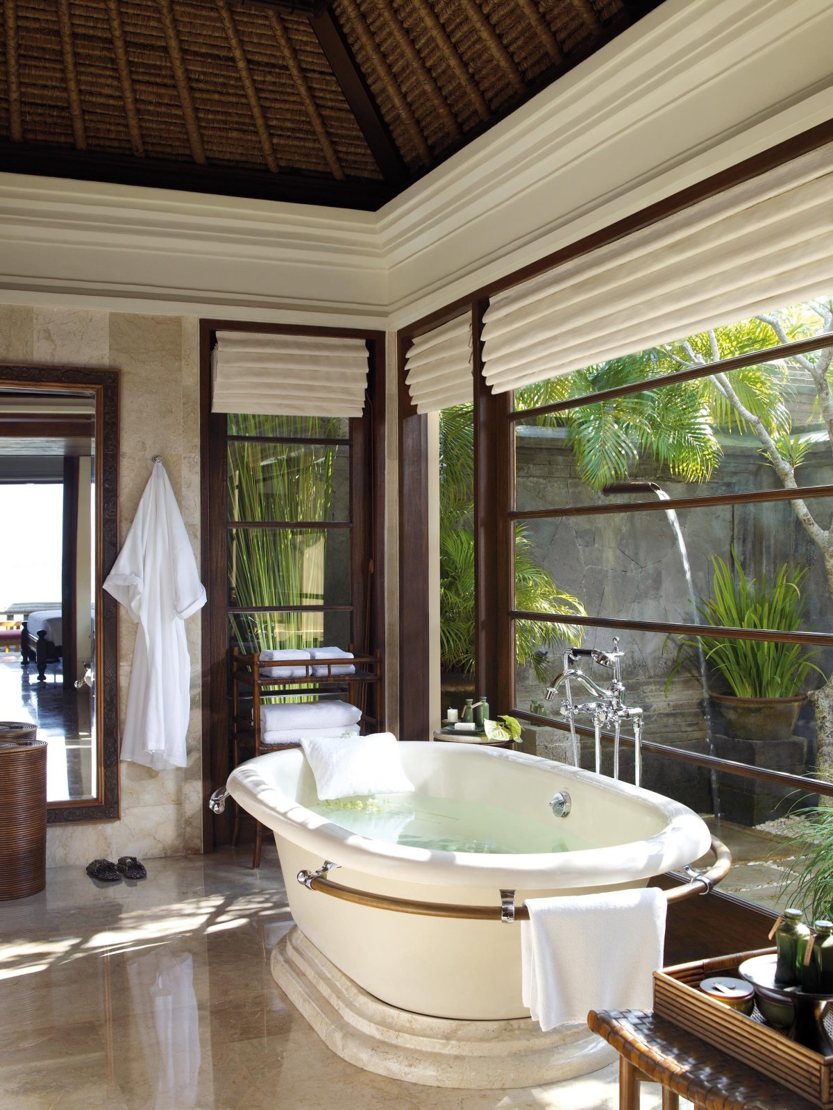 Ванная в тропическом стиле