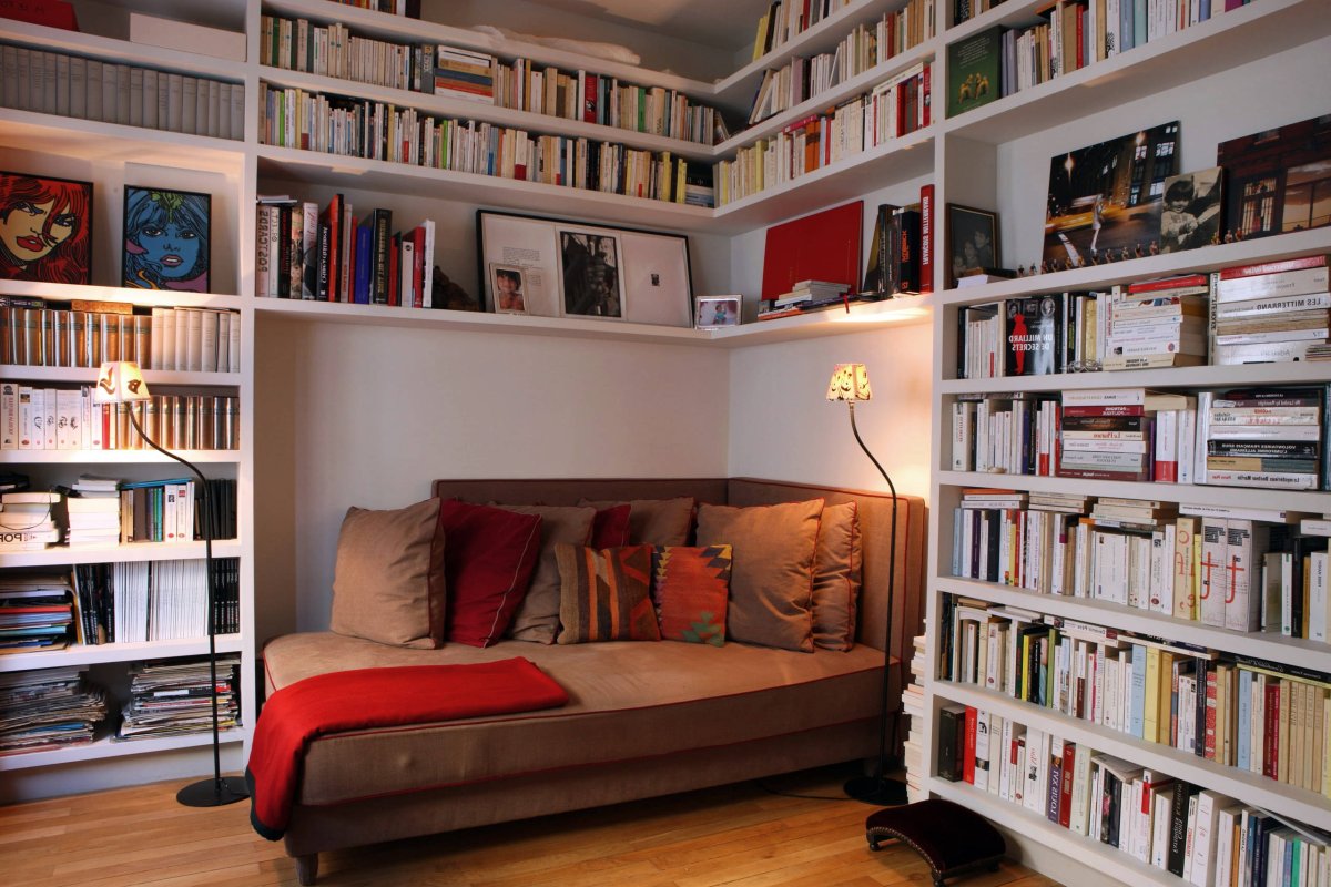 Книжные стеллажи в интерьере
