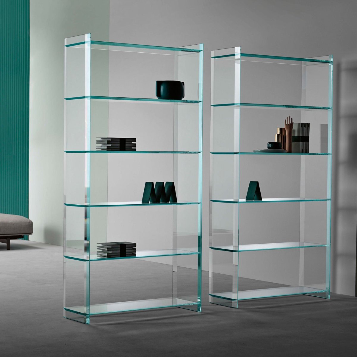 Стеклянные стеллажи для дома