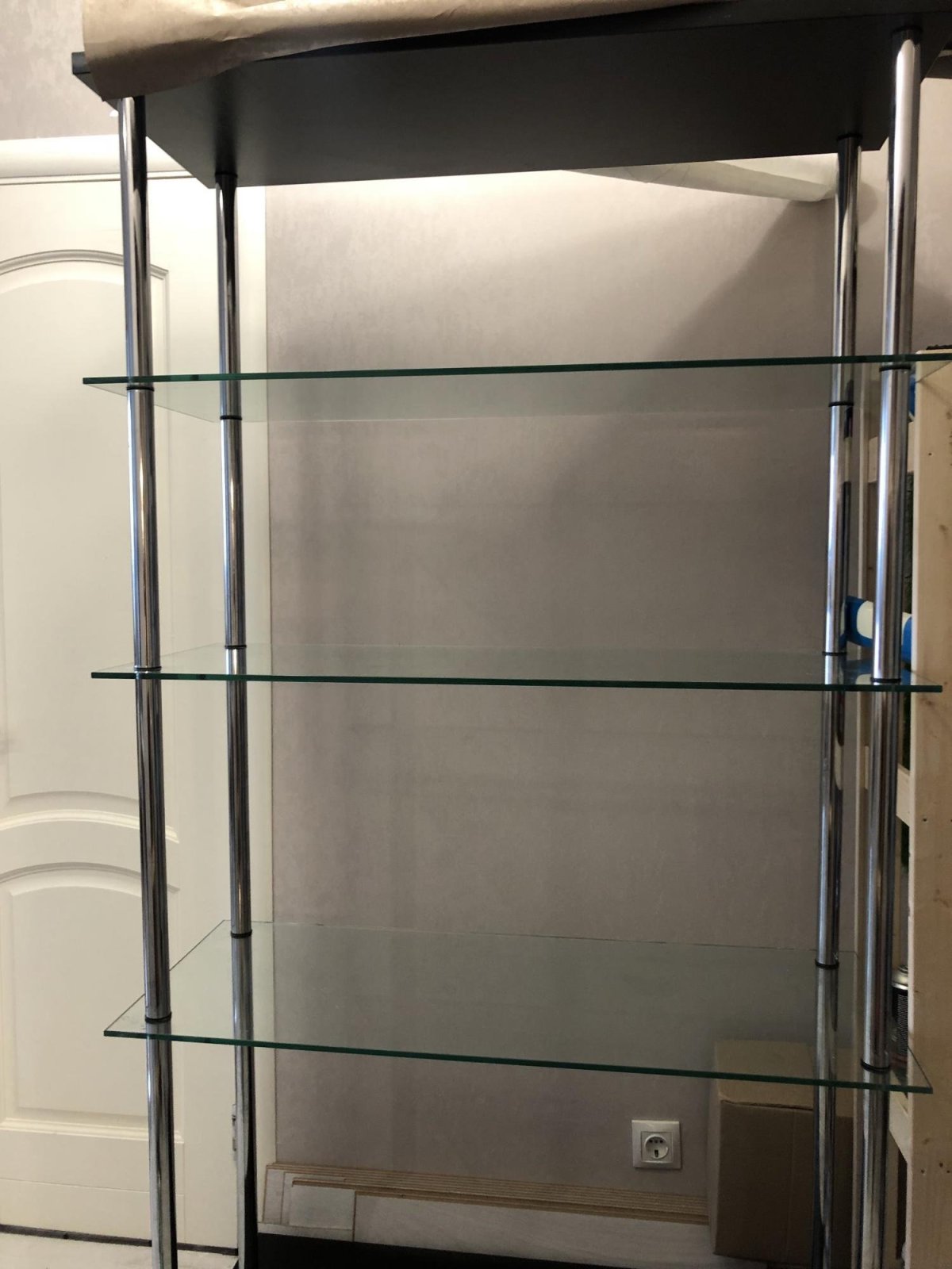 Стеллаж из стекла