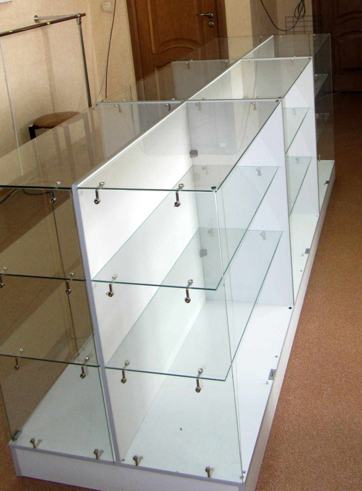 Стеклянные витрины