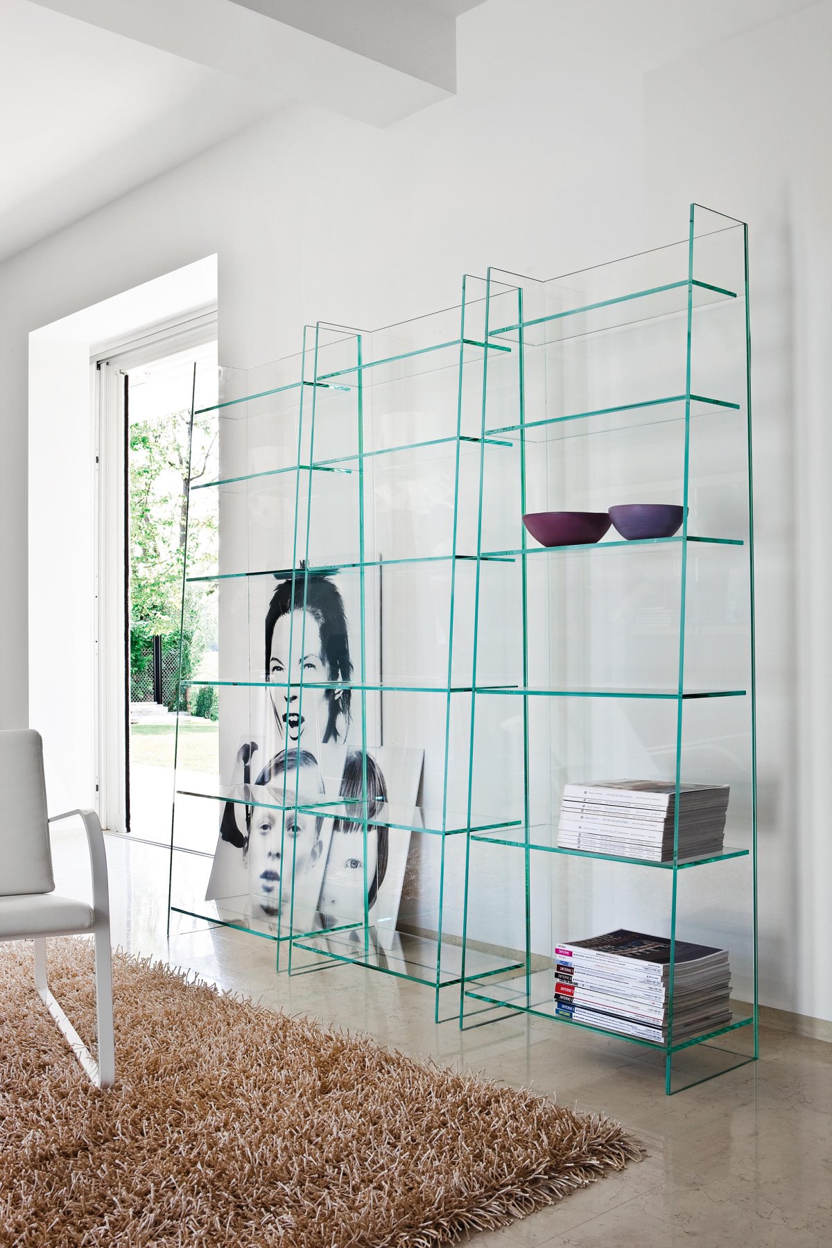 Стеллаж из стекла