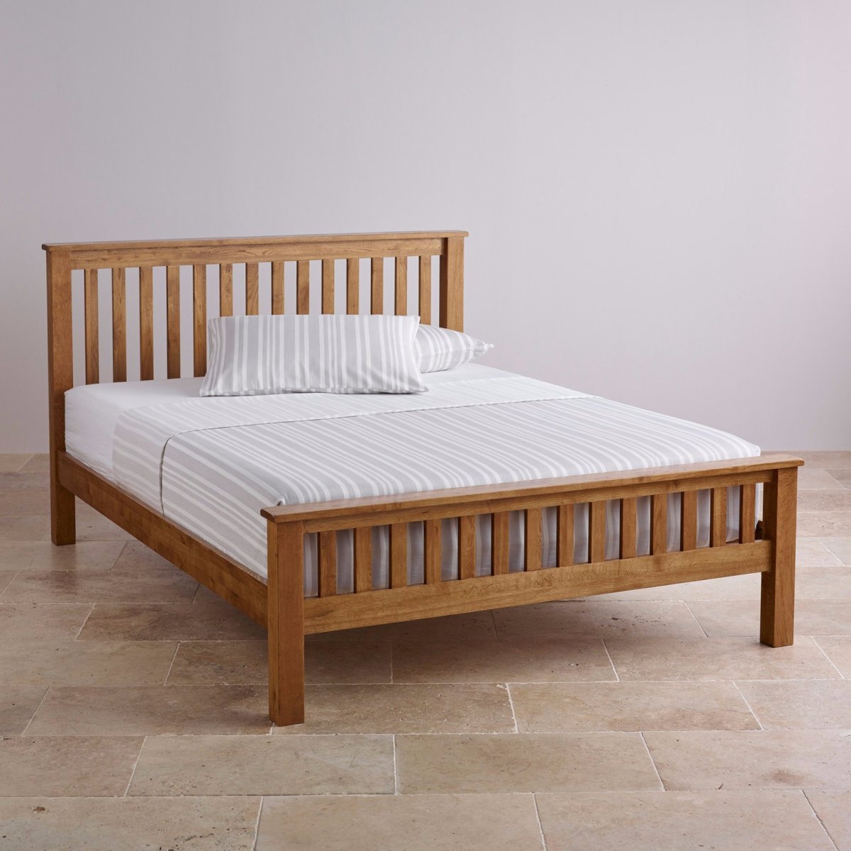 Массивные деревянные кровати