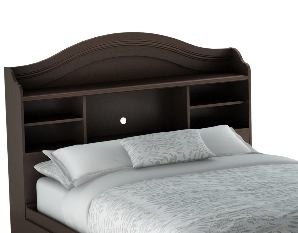 Кровать с полочками в изголовье