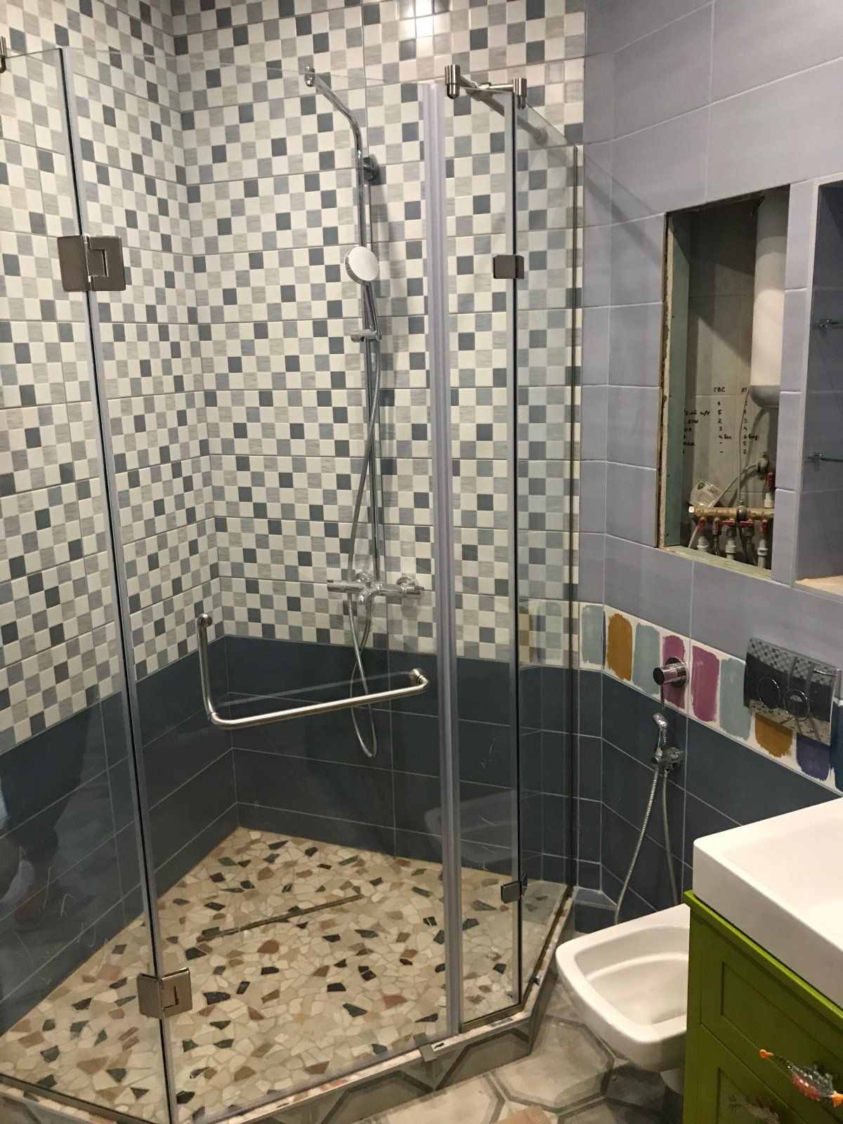 Душевая кабина из плитки