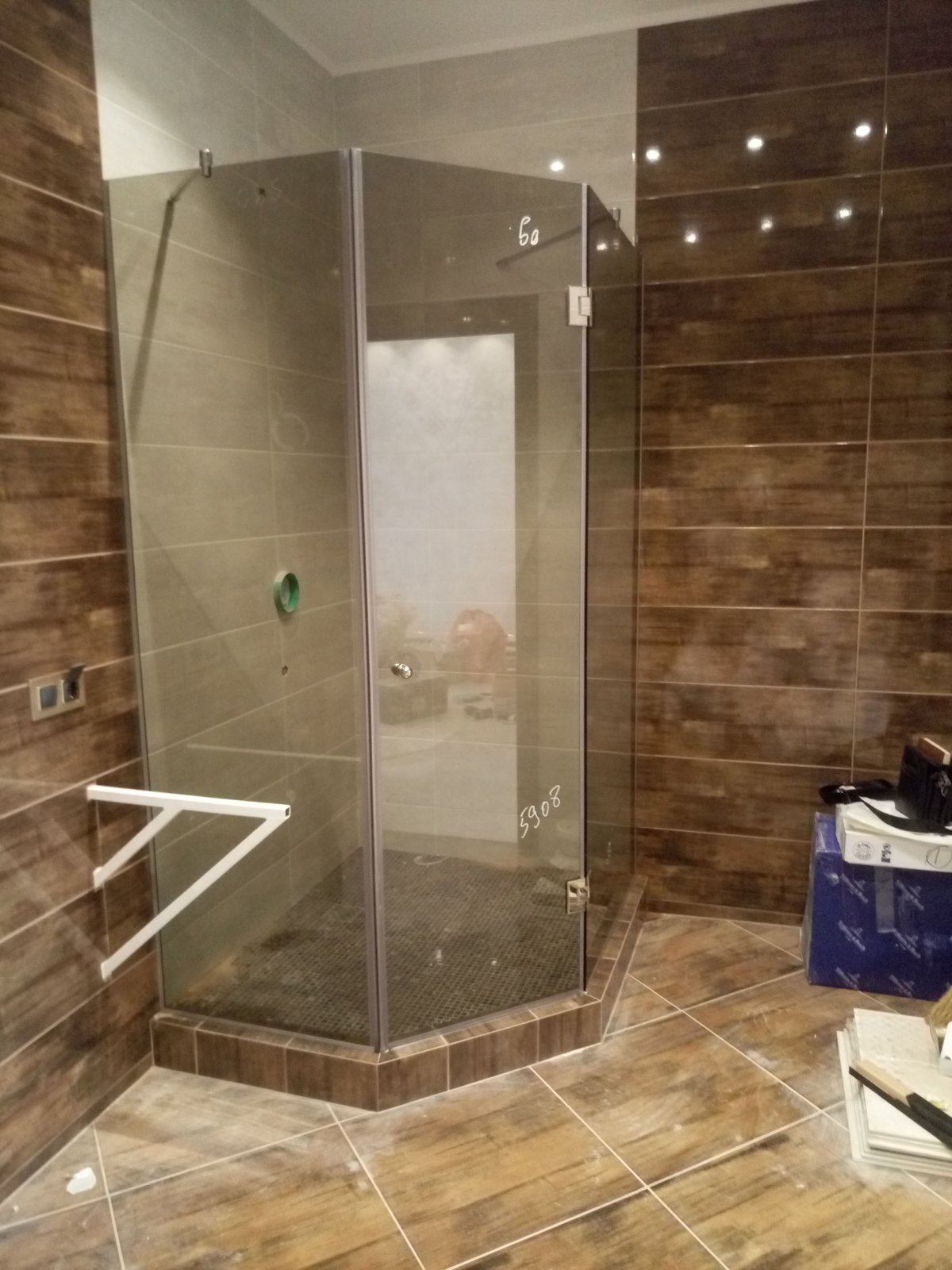 Стеклянная душевая кабина