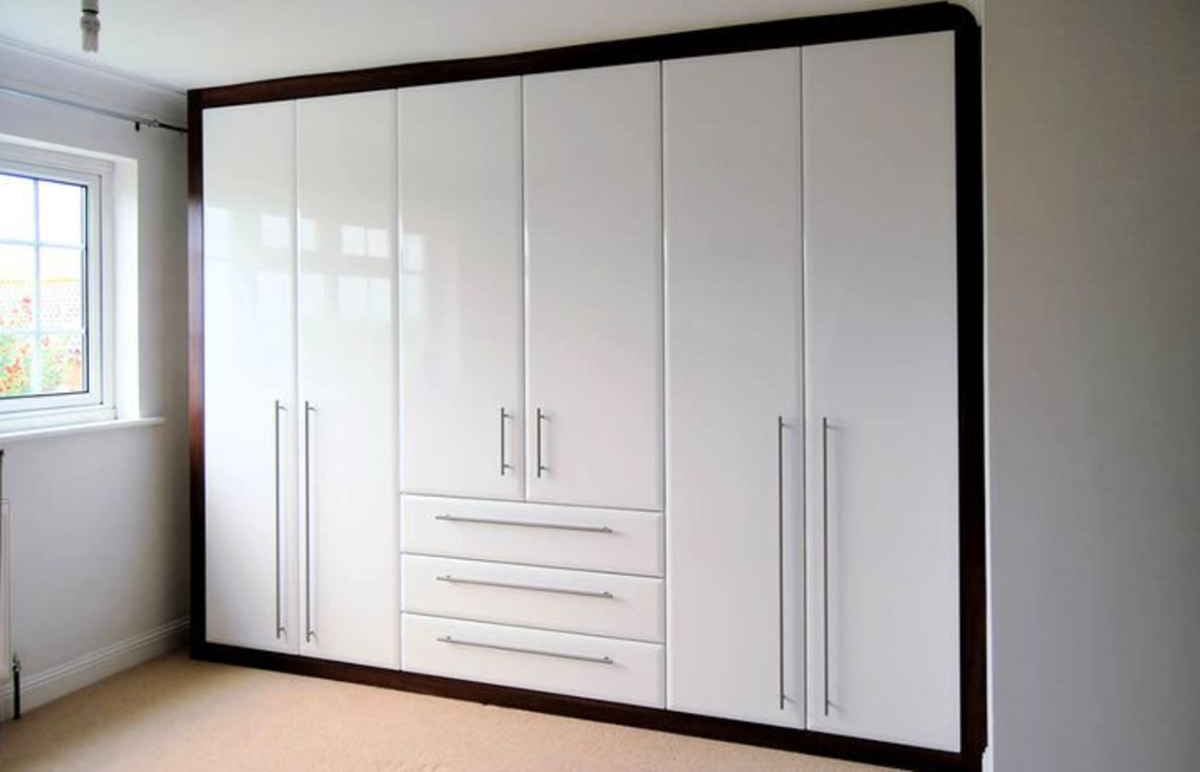 Встроенные распашные шкафы