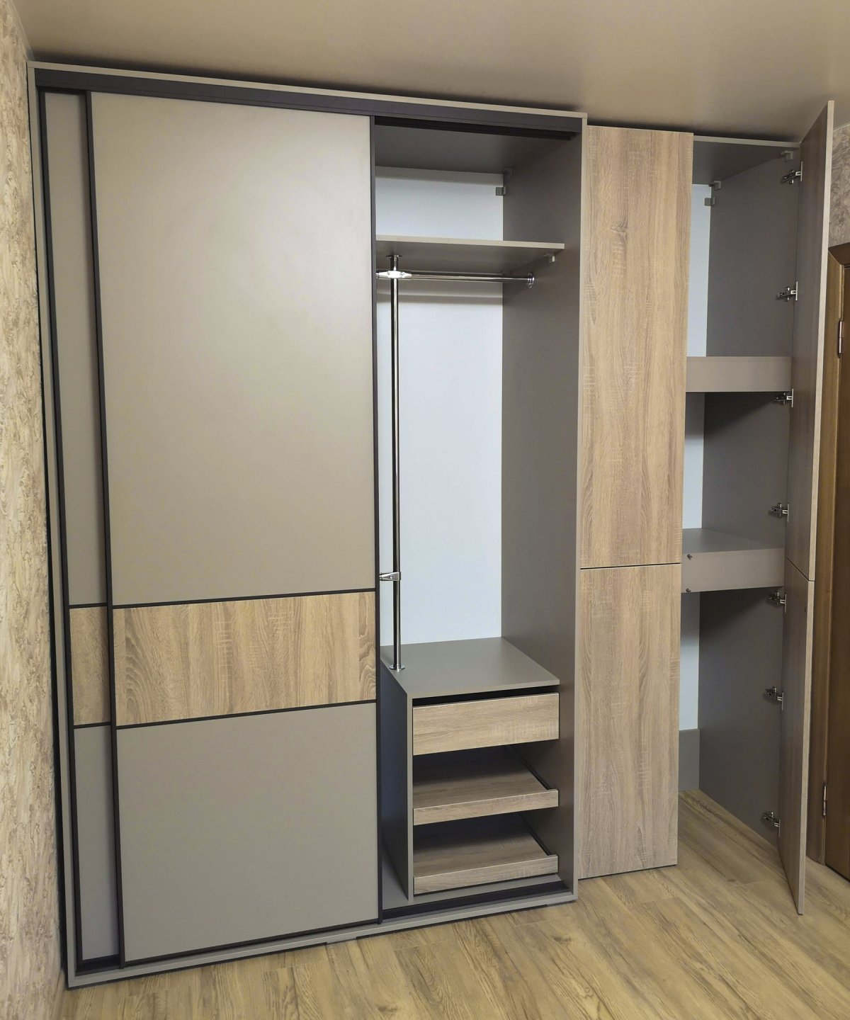 Шкаф купе Хеттих двухдверный