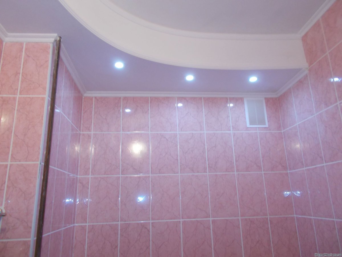 Потолок в ванную комнату