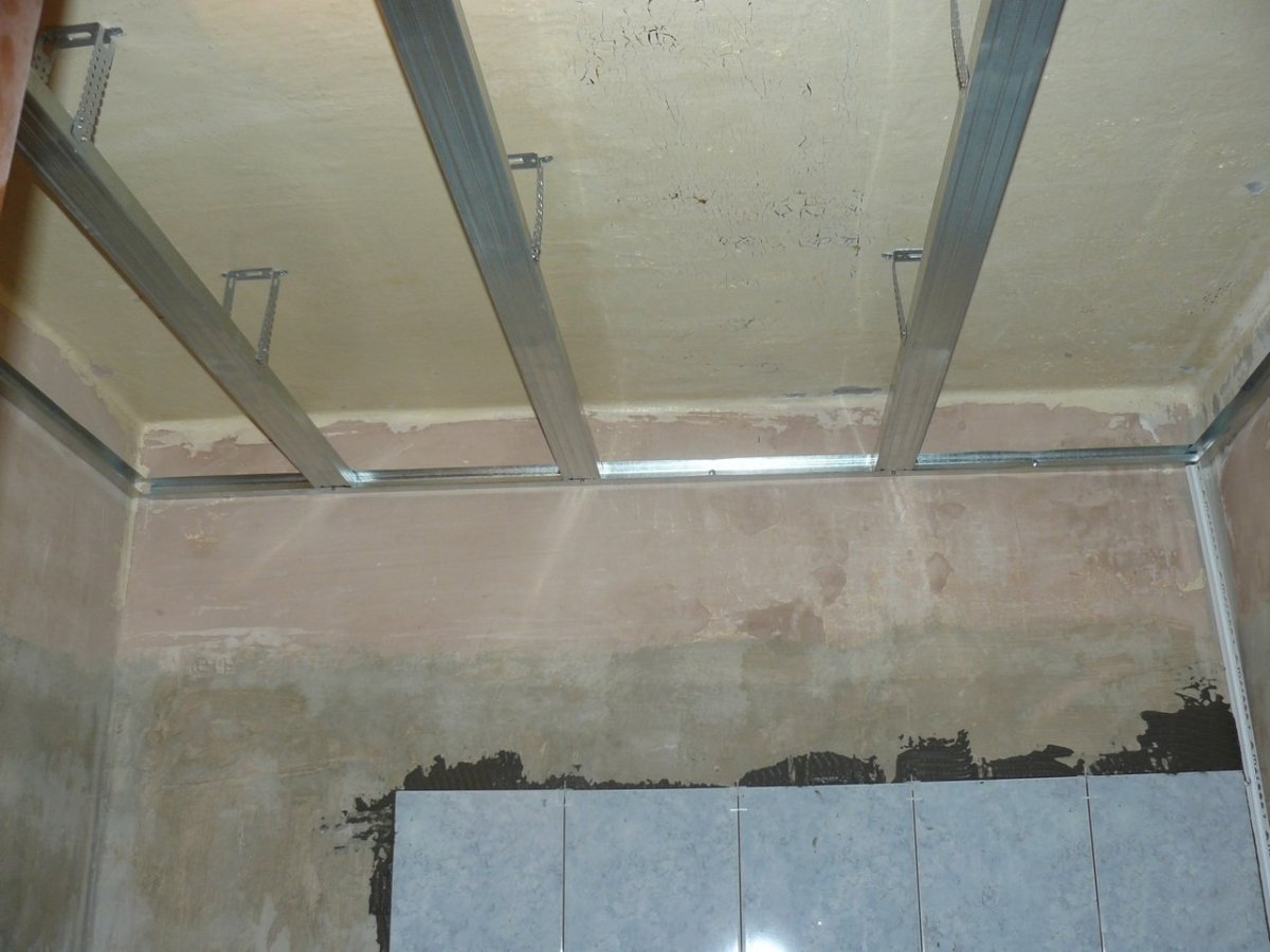 Каркас для потолка в ванной