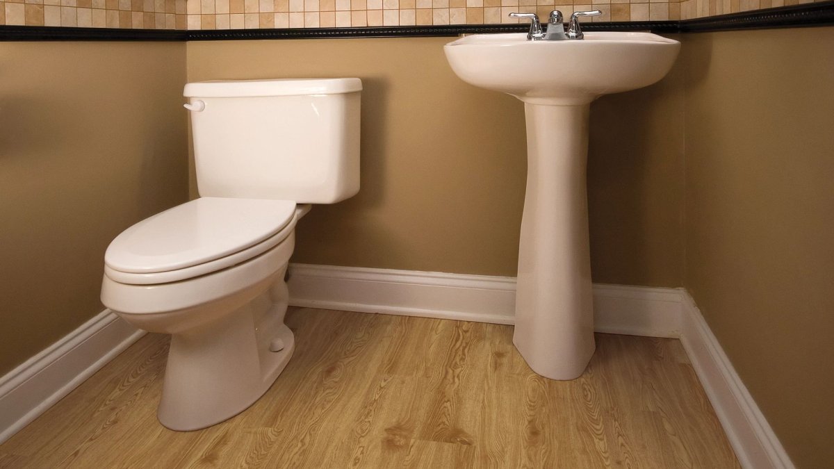 Кварцвиниловая плитка в санузле