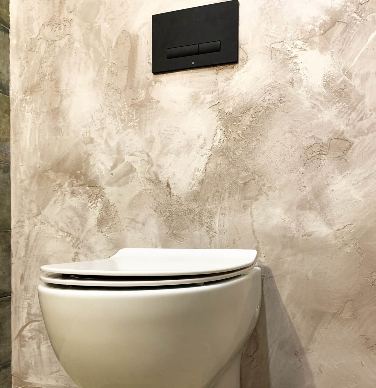 Фактурная штукатурка в туалете