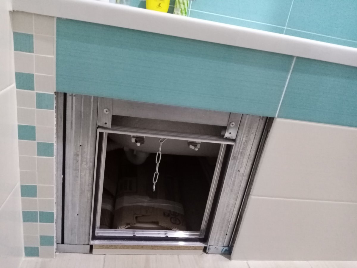 Ревизионный люк магнитный