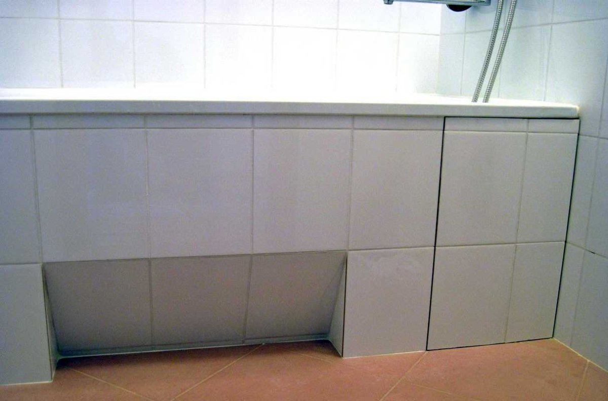 Экран под ванной из плитки