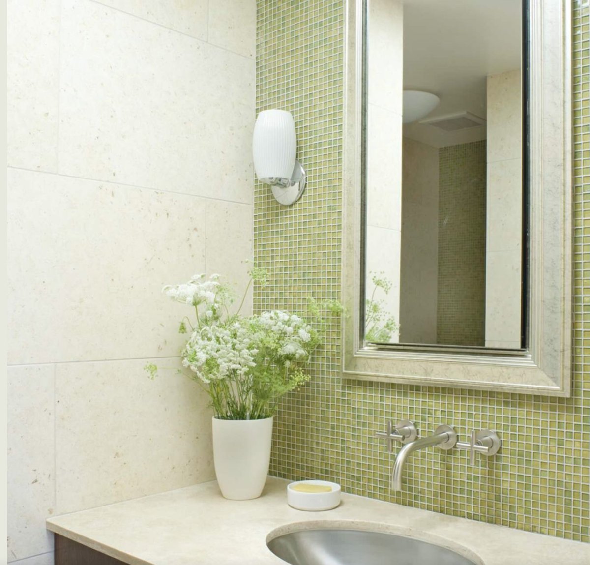 Фисташковая ванная комната