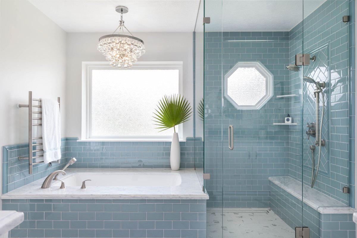 Серо голубая ванная