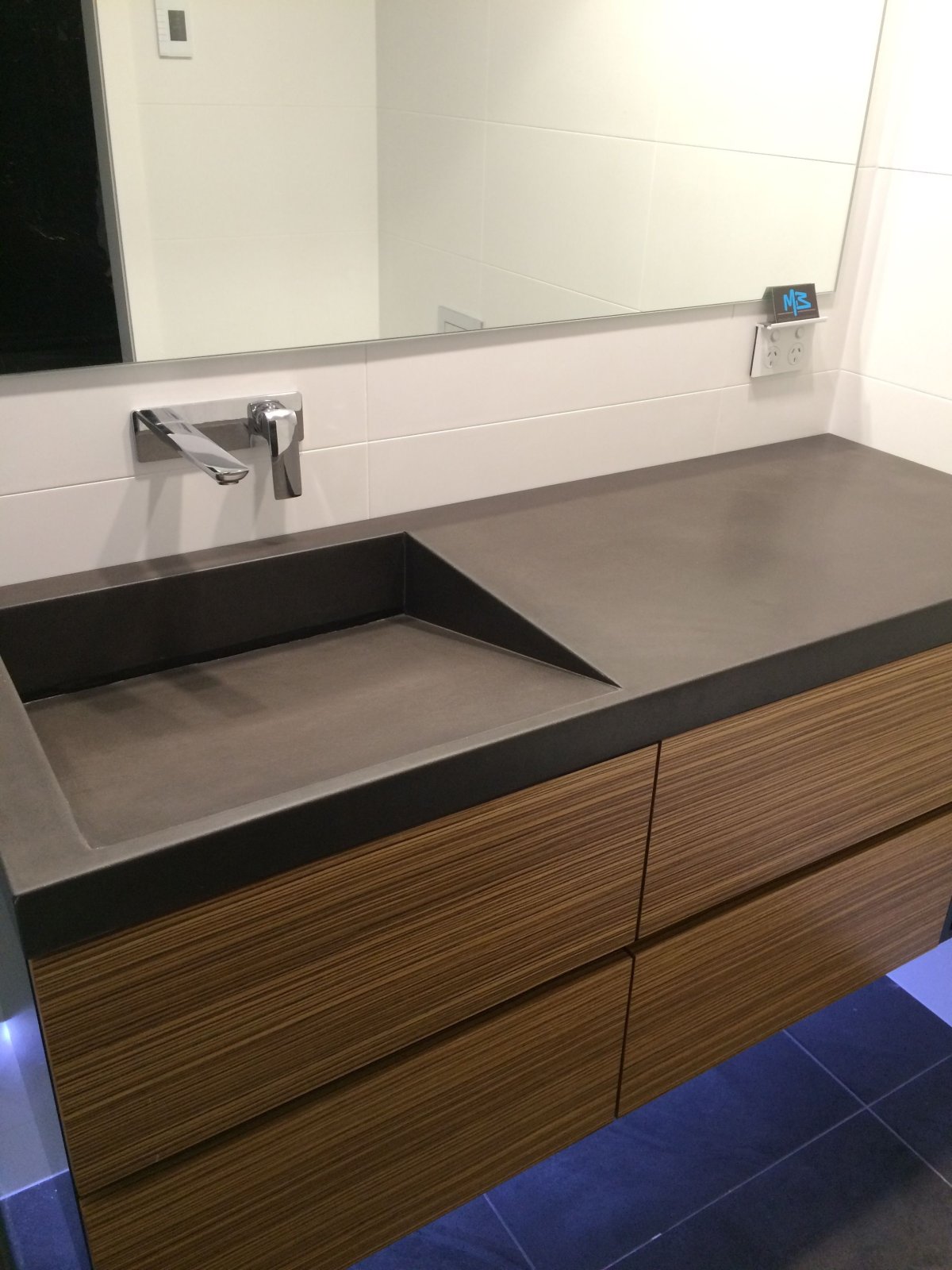 Столешница для ванной комнаты