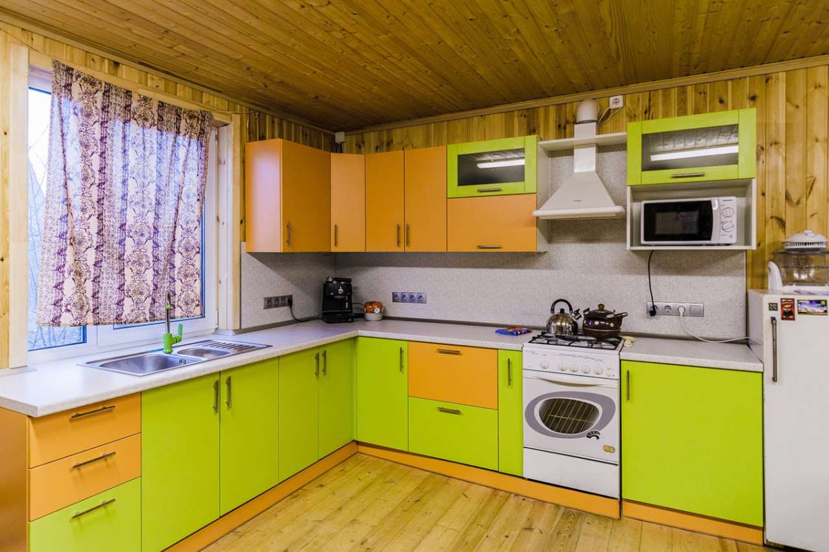 Кухня в деревянном доме