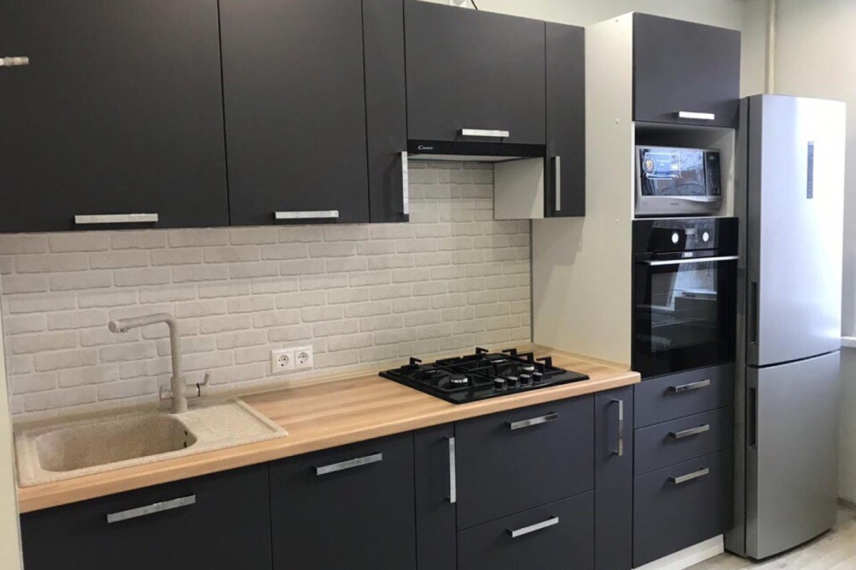 Черная матовая кухня