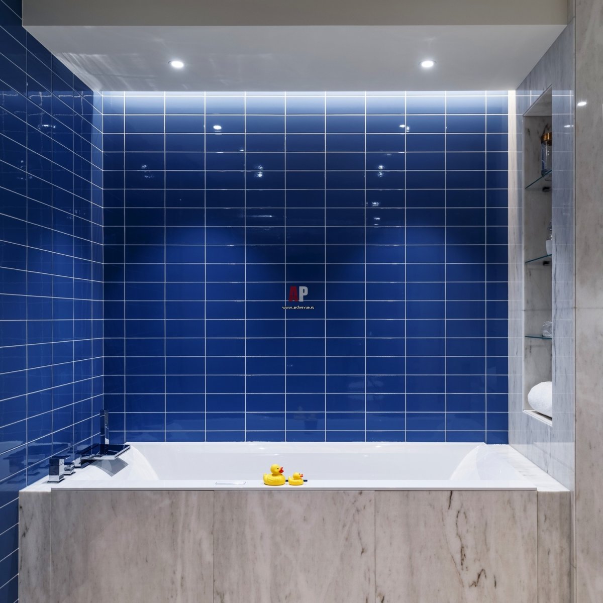 Плитка в ванную синяя