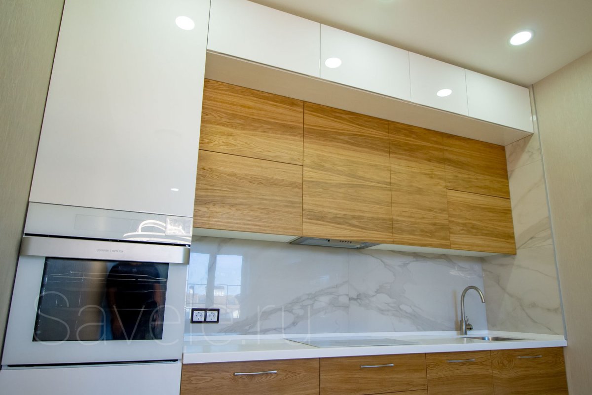 Кухни прямые с антресолью