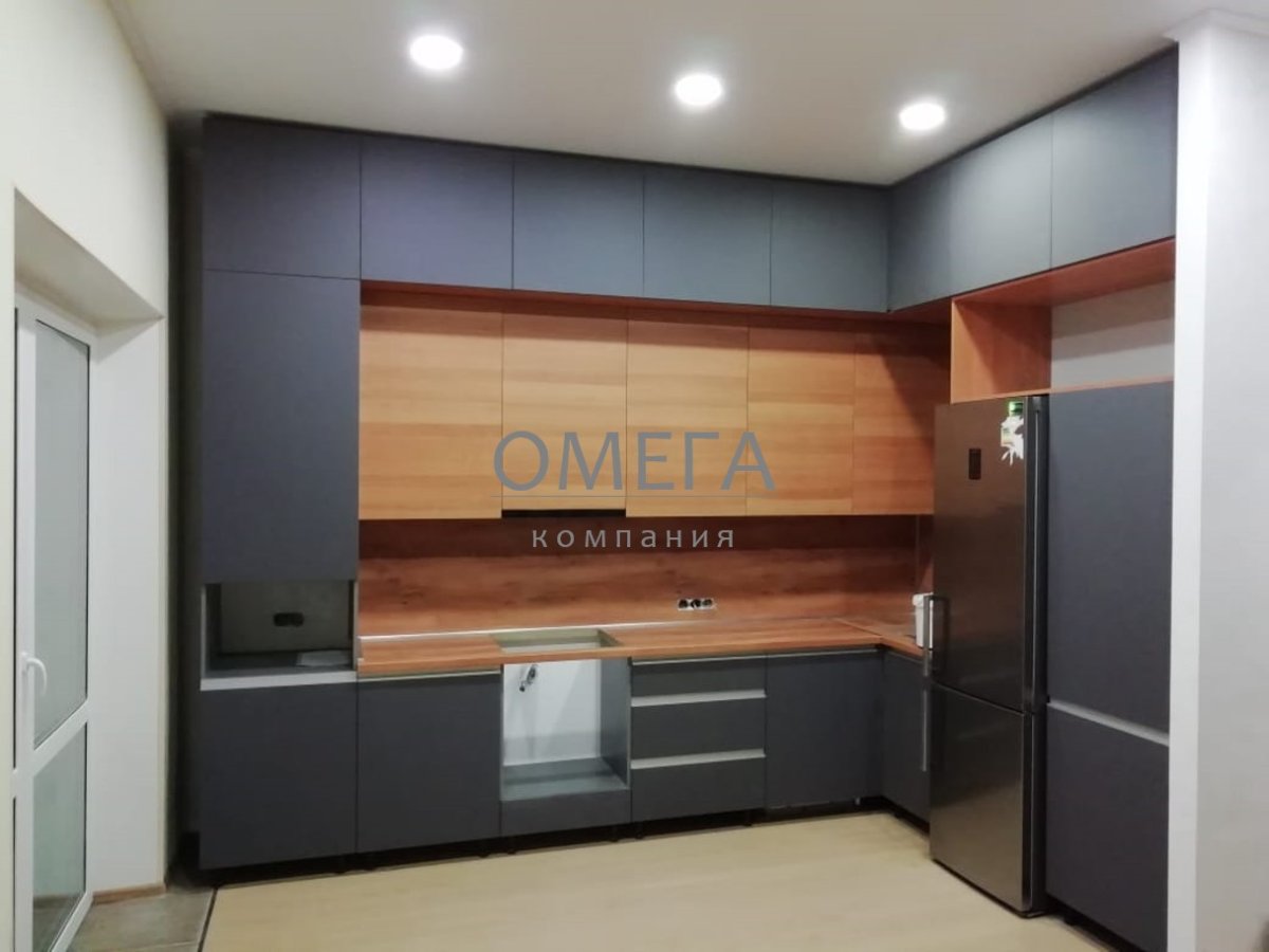 Кухня Глетчер с антресолями