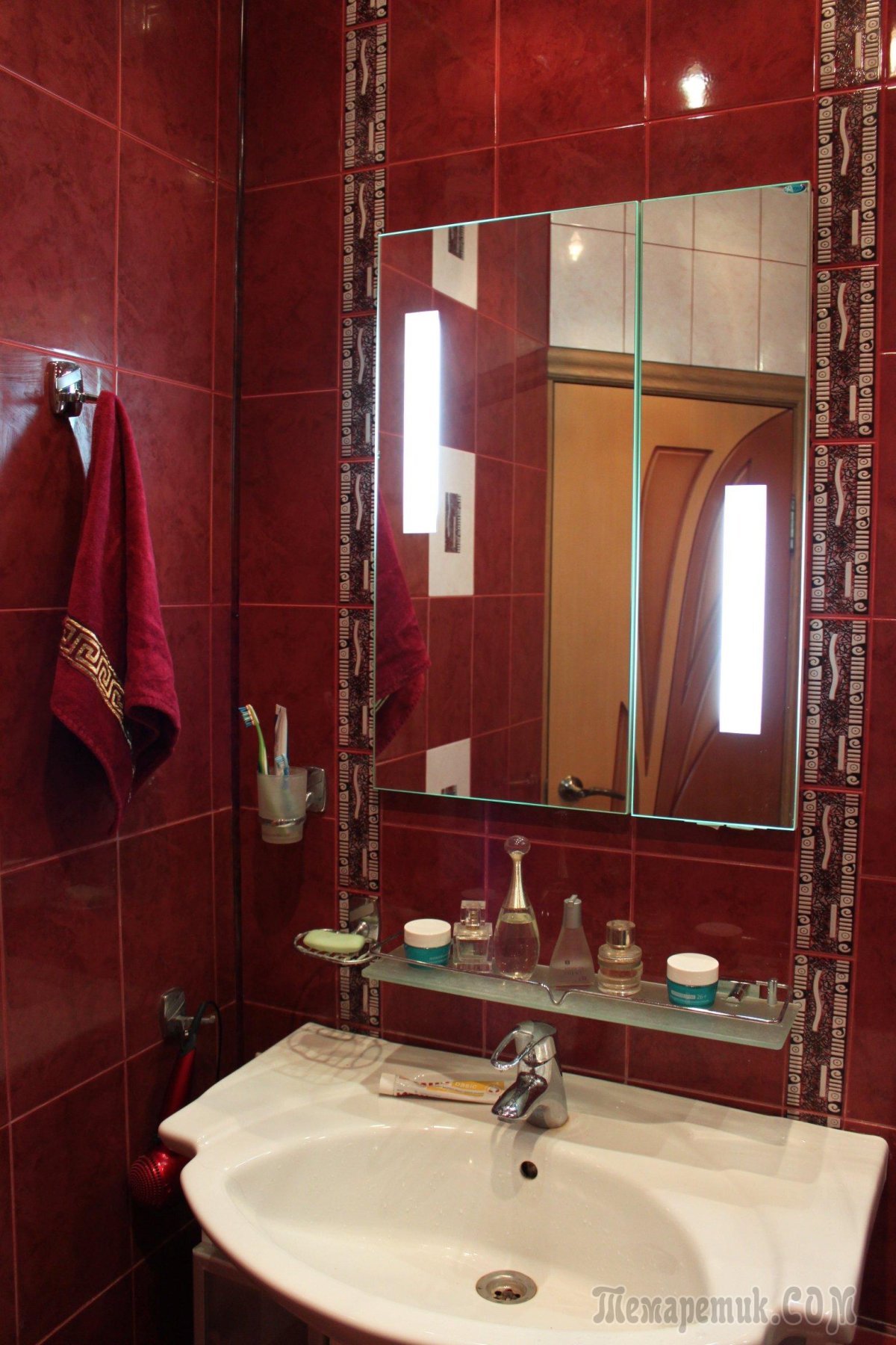 Ванная комната в бордовом цвете