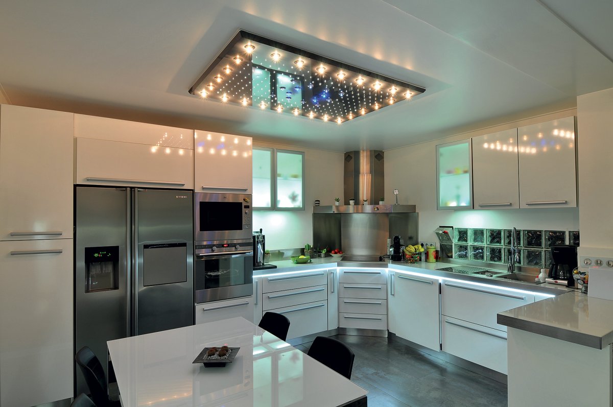 Точечное освещение на кухне