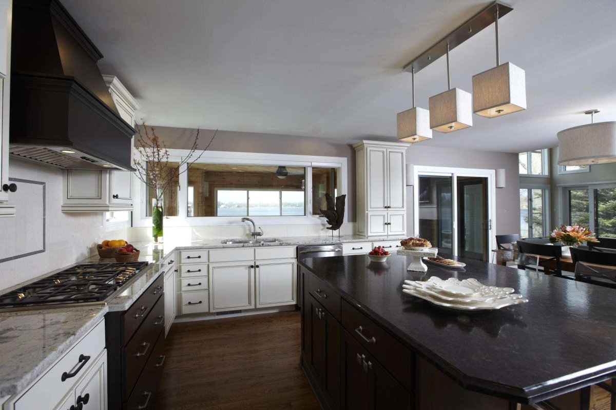 Проходная кухня в частном доме