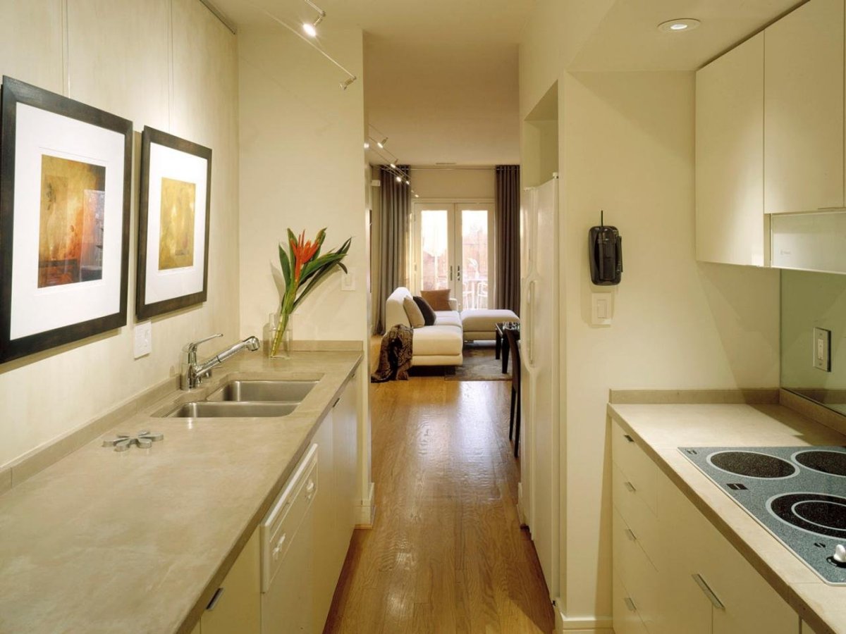 Маленькая узкая кухня